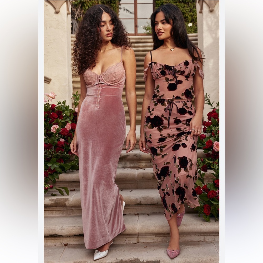 House of CB Azaela soft pink velvet midi dress - Picture 4 of 16